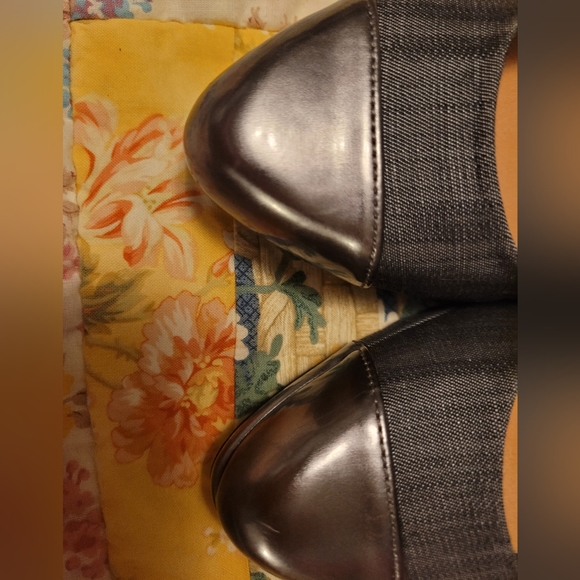 Beautiful Gray Nine West heels - Picture 4 of 5